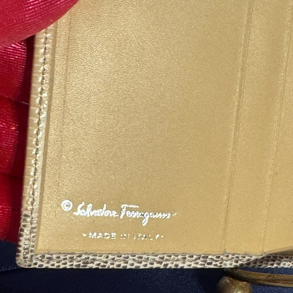 Salvatore Ferragamo Ivory Embossed Lizard Leather Wallet w Box - Picture 6 of 10